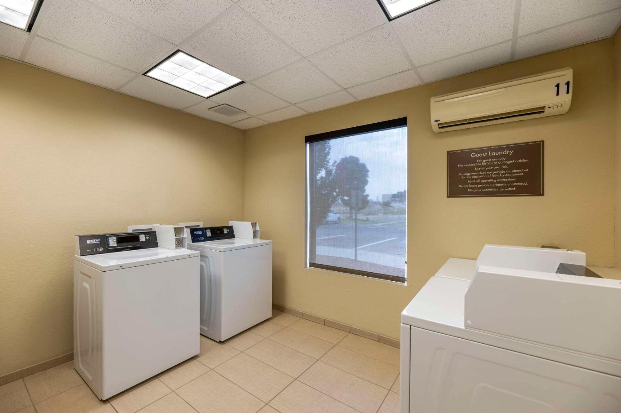 Comfort Suites Carlsbad Extérieur photo